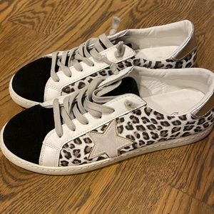 Vintage Havana “Bianca” sneaker in wild cheetah multi color sz 9